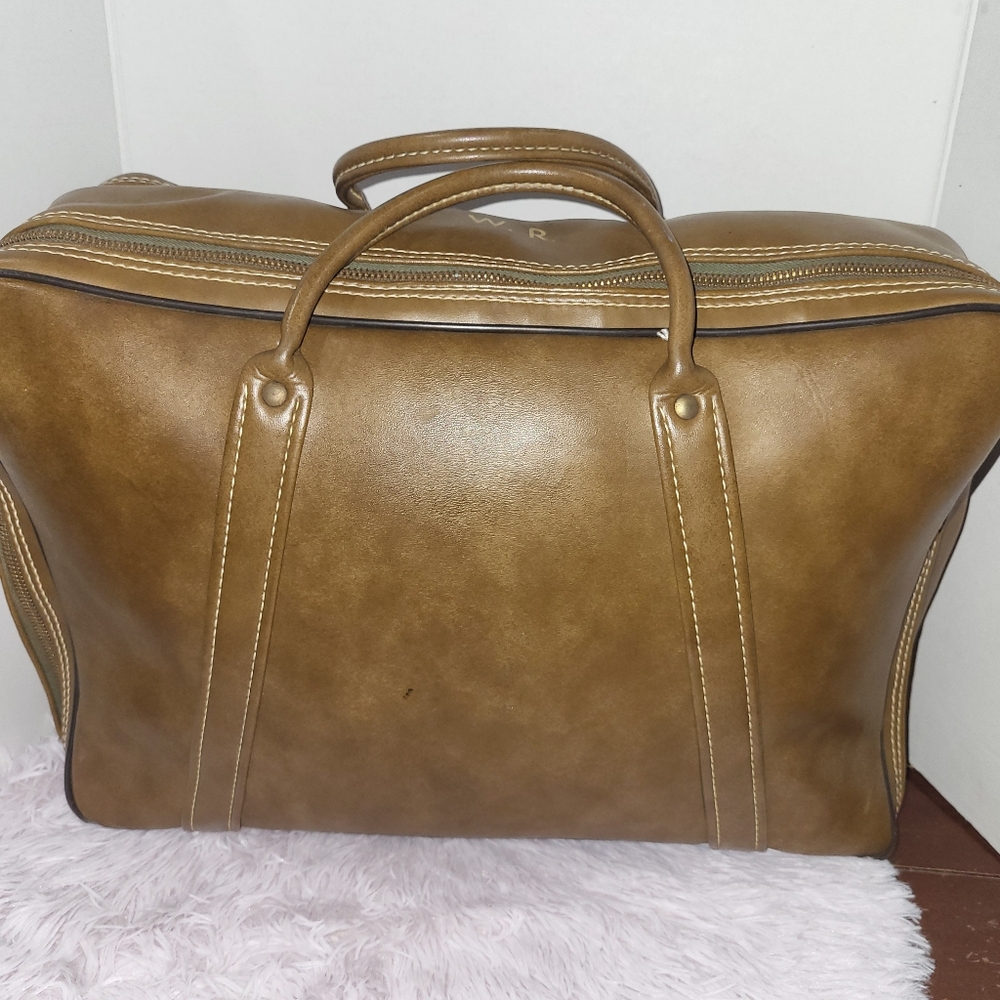 Vintage Brown Duffel Bag with Leather Material and Sturdy Handles